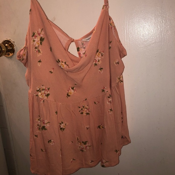 🦅 2 AE TOPS NEW W/ PRICE TAGS 🏷 - Picture 3 of 8